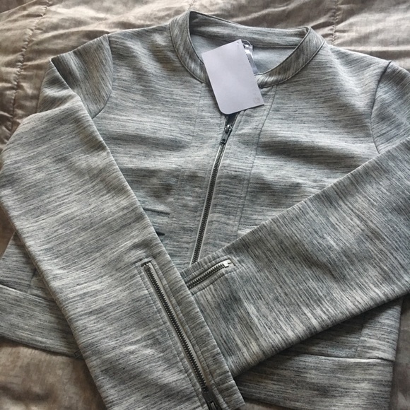 SALE! Fabletics Magnolia semi-cropped jacket - Picture 4 of 5